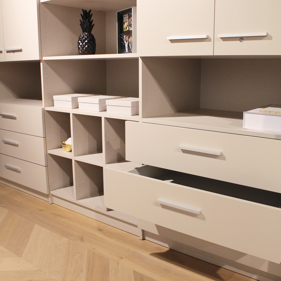 exposition design systèmes d'armoires walk-in armoires en gros plan poussée marx Holzhandel