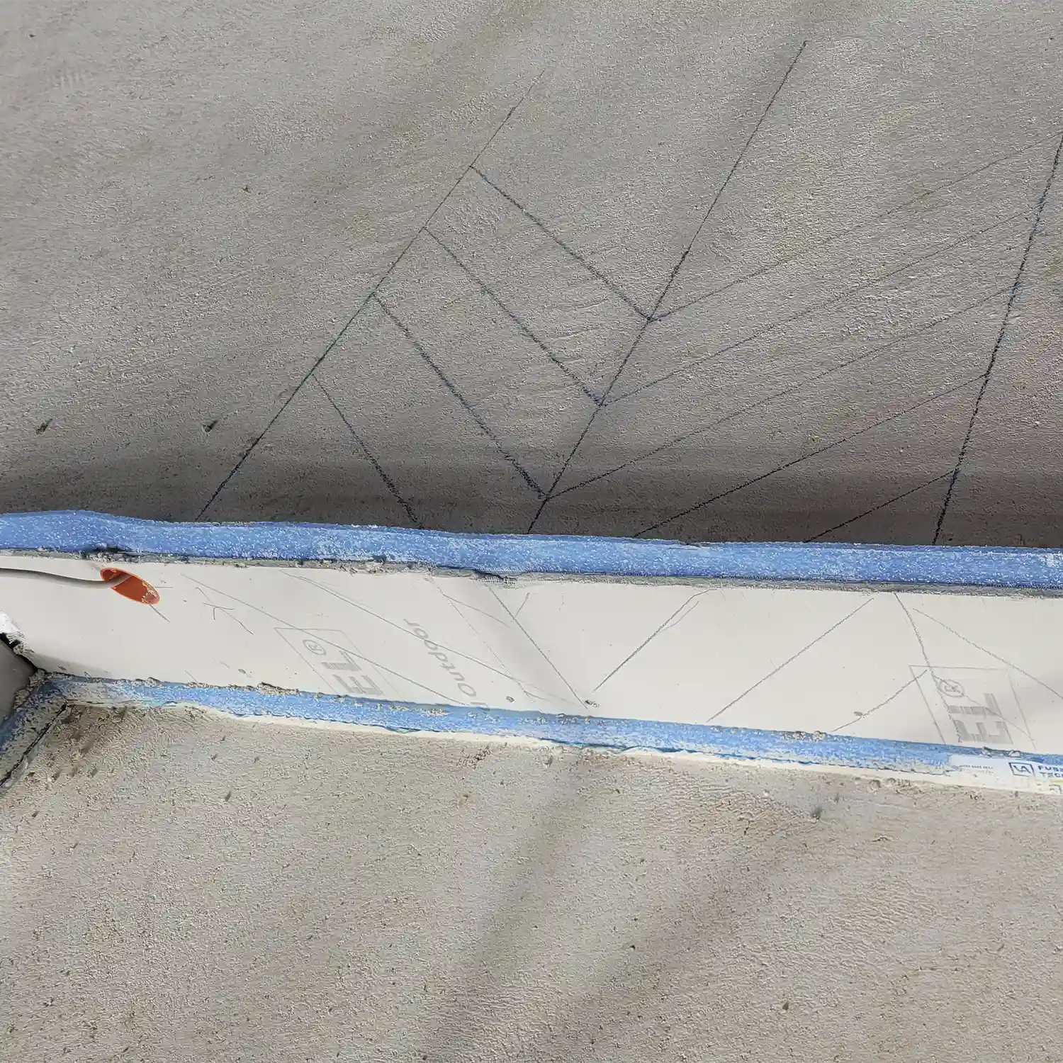 Referenzprojekt_Fischgrat_Fischgrät_Parkett_Stufen_Fischgrat_fallende_Treppe_Neubau_Treppe