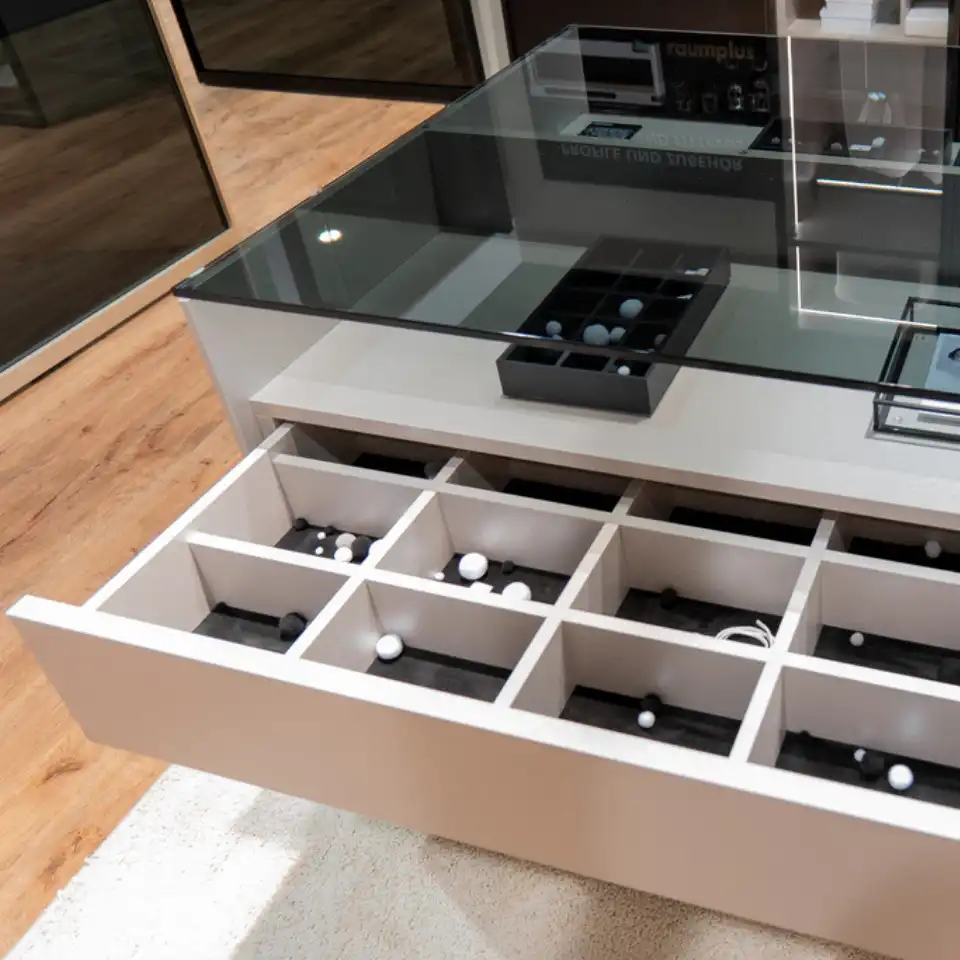 Schranksysteme_maßangefertigte_schränke_kleiderschrank_kueche_kommode_raumtrenner_ankleidezimmer Schranksysteme_maßangefertigte_schränke_kleiderschrank_kueche_kommode_raumtrenner_ankleidezimmer