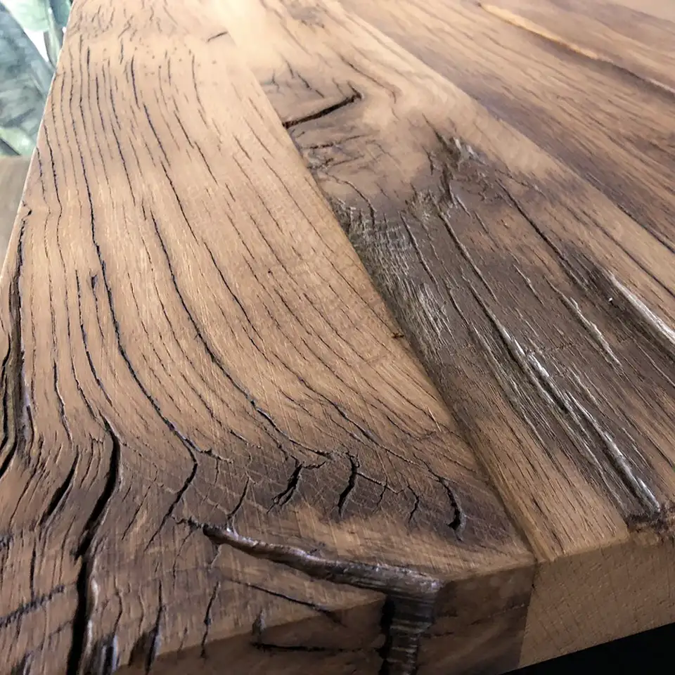 tische_holztische_echtholztische_natur_hochwertig_esstisch_ambiente_holz_detail