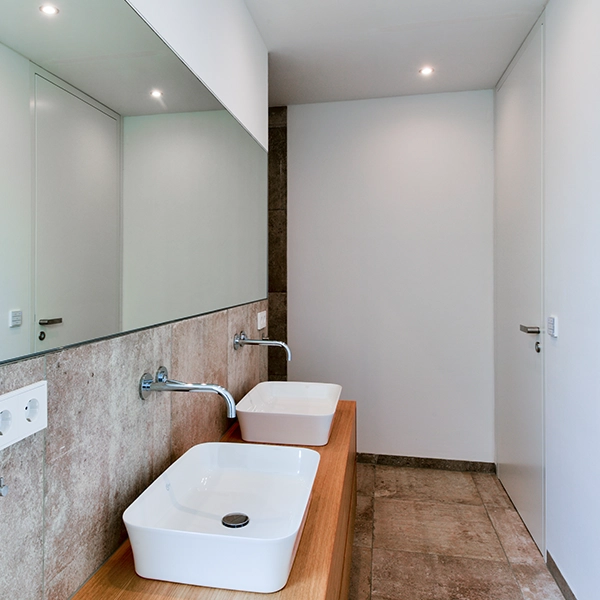 modulwerk-flaechenbuendige-tueren-badezimmer